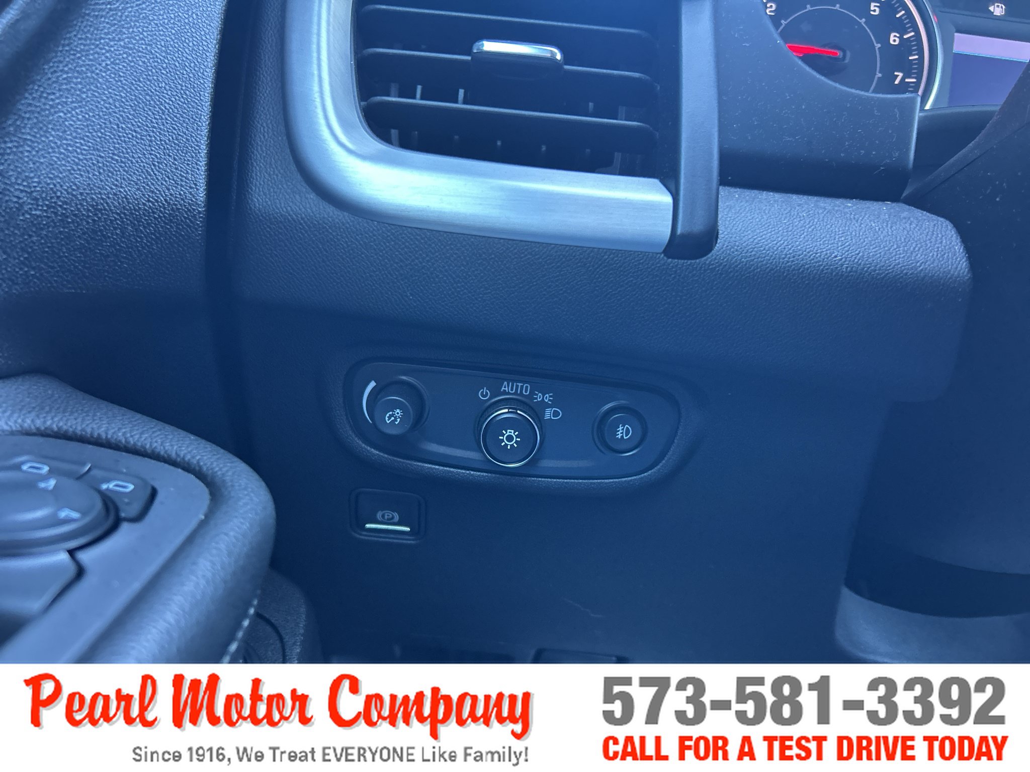 Used 2024 GMC Terrain SLT AWD/4WD image 14
