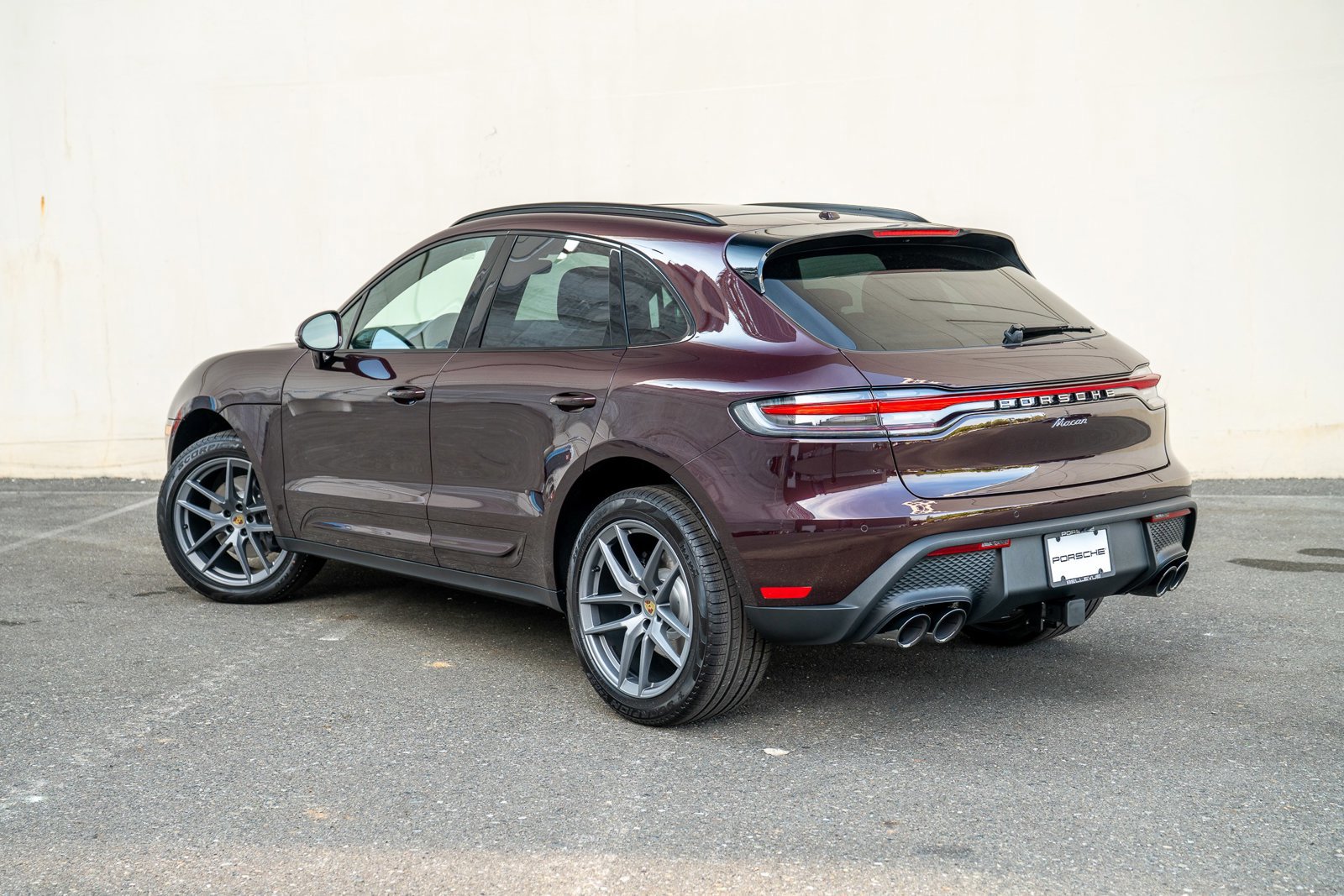 Certified 2025 Porsche Macan AWD/4WD image 3