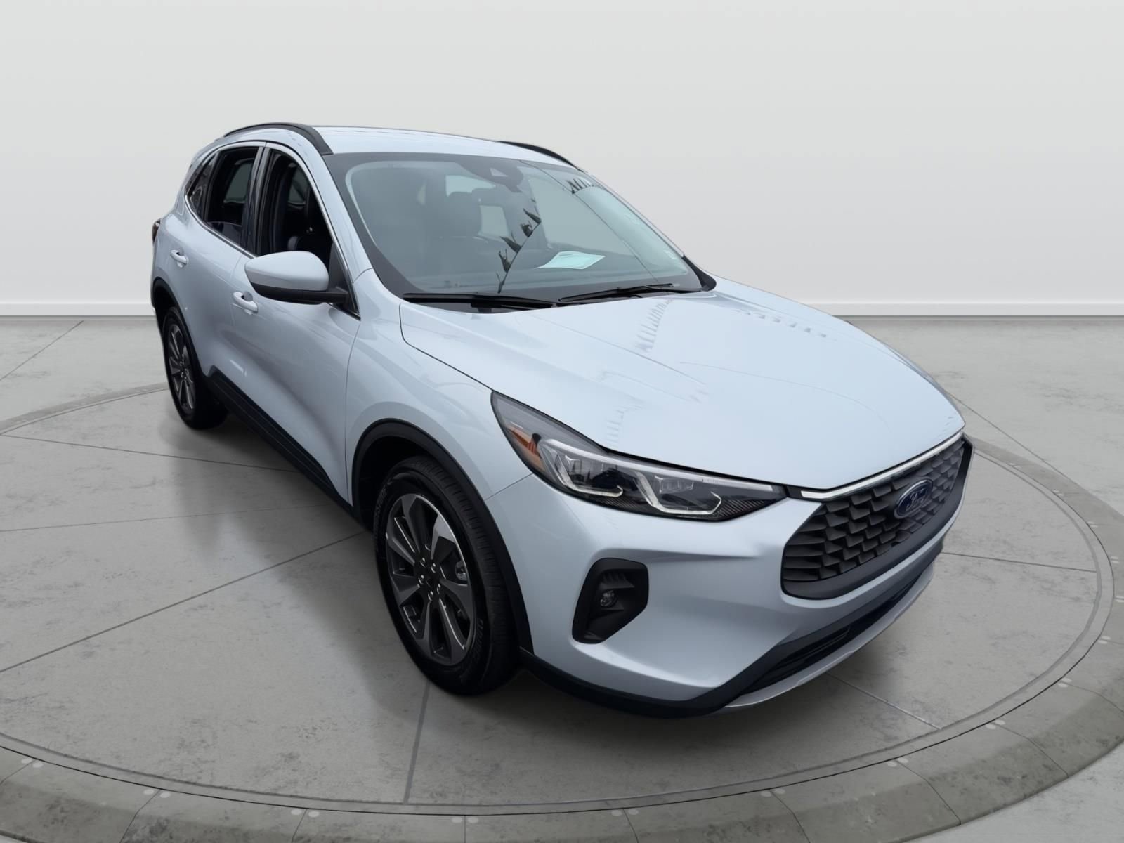 Used 2025 Ford Escape Platinum image 1