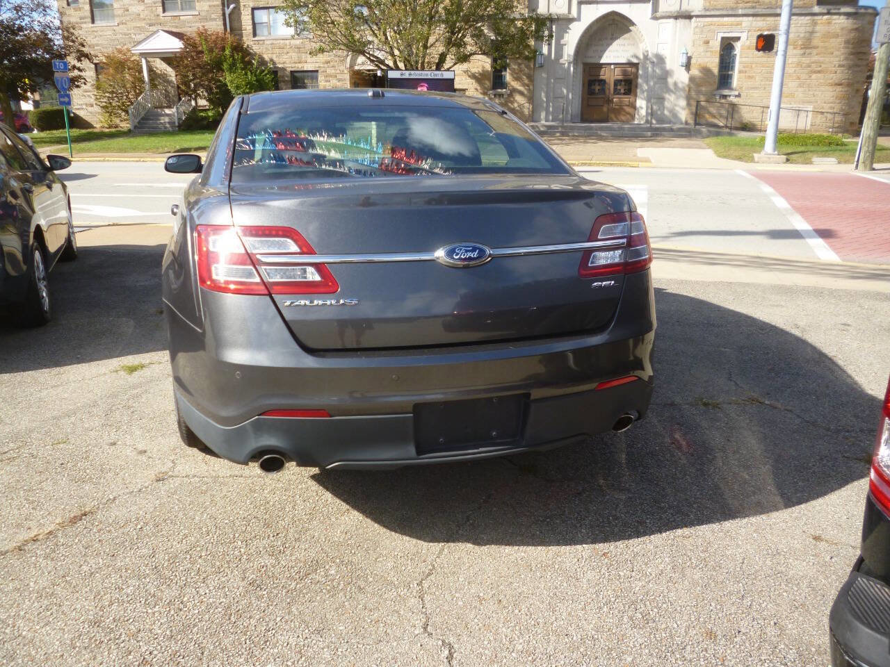Used 2015 Ford Taurus SEL image 3