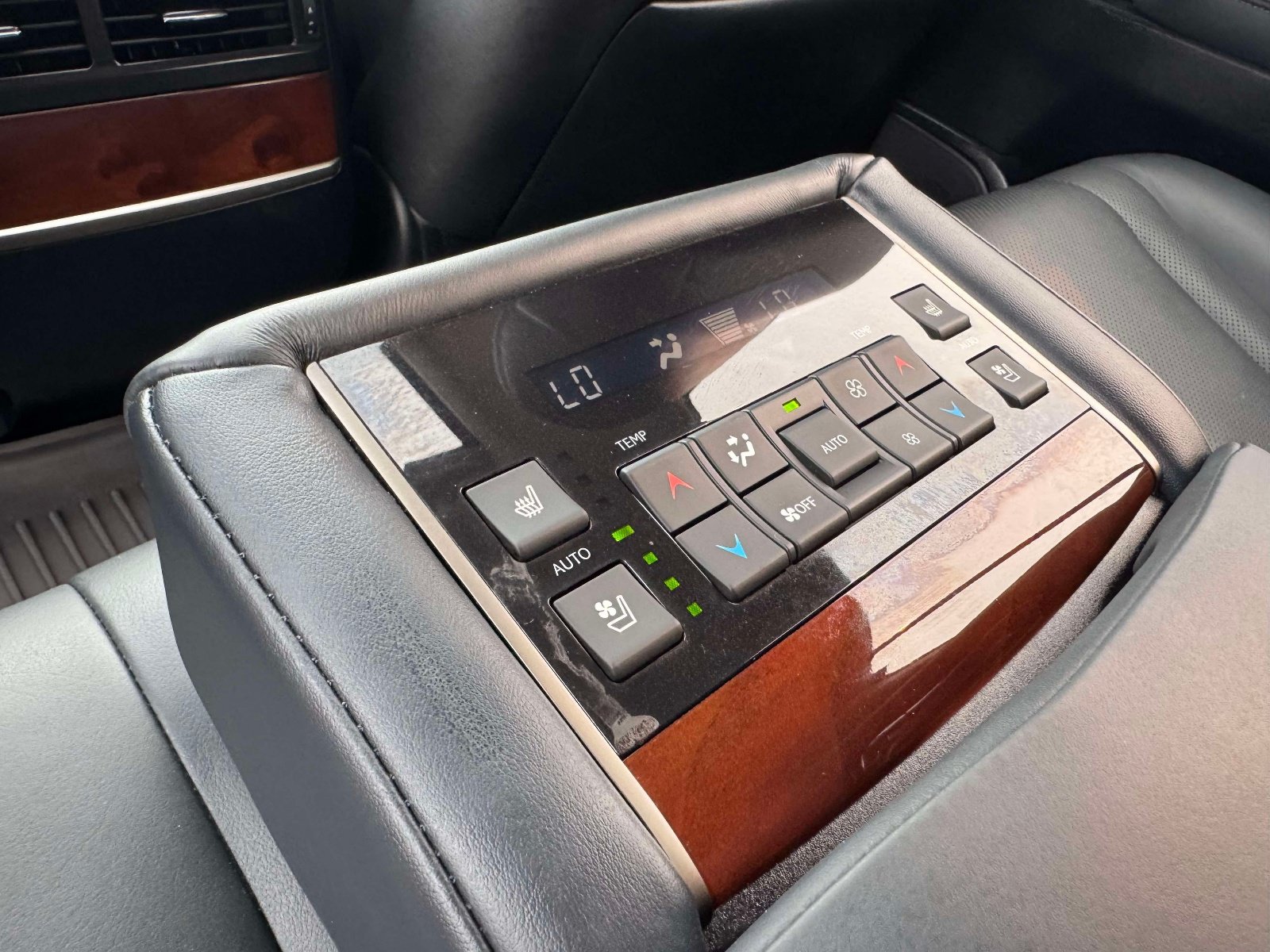 Used 2019 Lexus LX 570 4WD w/ Luxury Package image 25