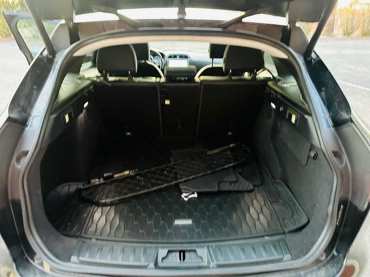 Used 2017 Jaguar F-PACE Prestige image 38