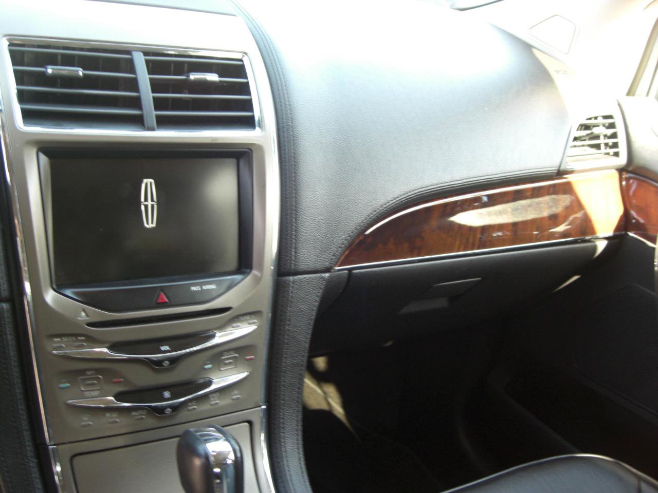 Used 2015 Lincoln MKX AWD 4dr w/ Equipment Group 102A image 9