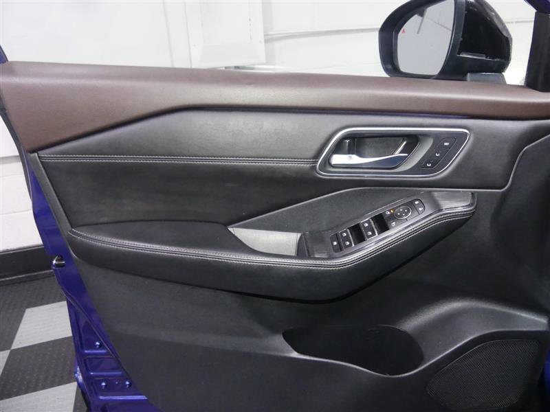 Used 2023 Nissan Rogue Platinum w/ Platinum Premium Package AWD/4WD image 17