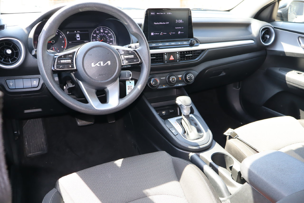 Used 2022 Kia Forte LXS FWD image 4