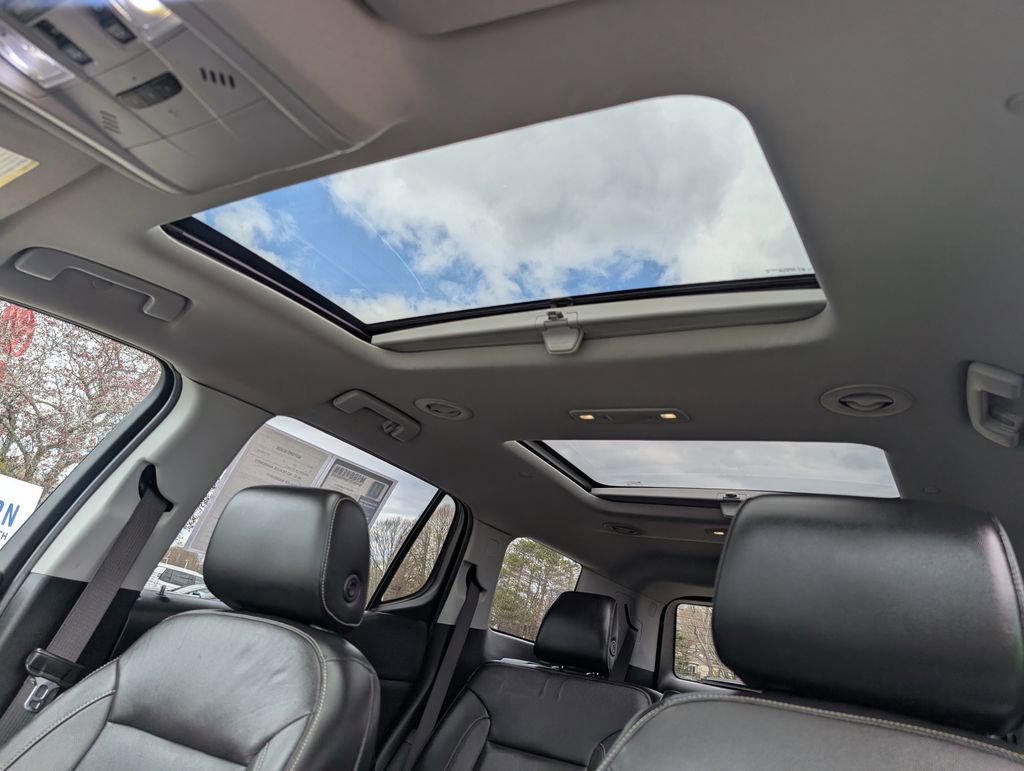 Used 2017 GMC Acadia SLT AWD/4WD image 16