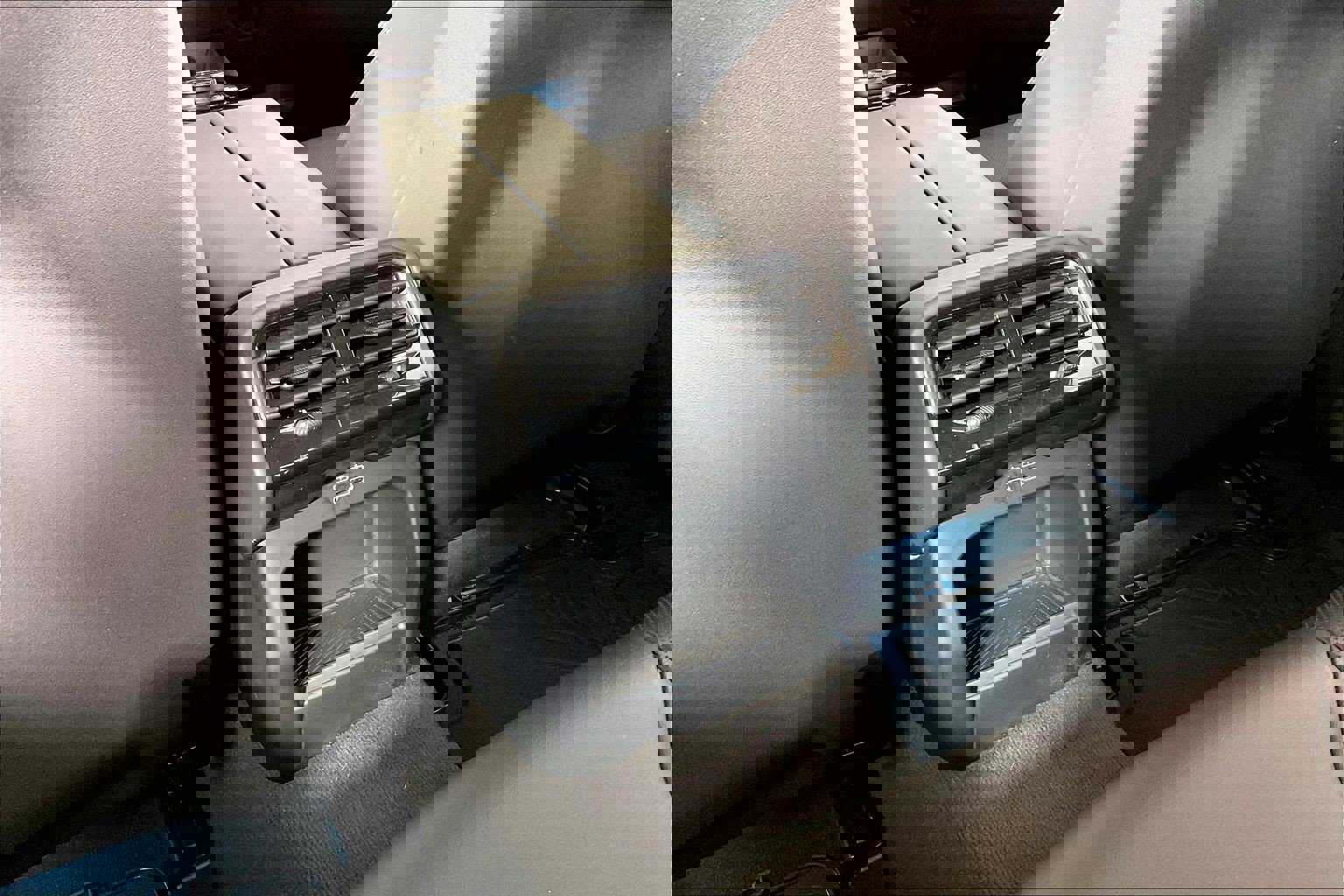 Certified 2025 BMW 550e xDrive w/ Premium Package AWD/4WD image 36