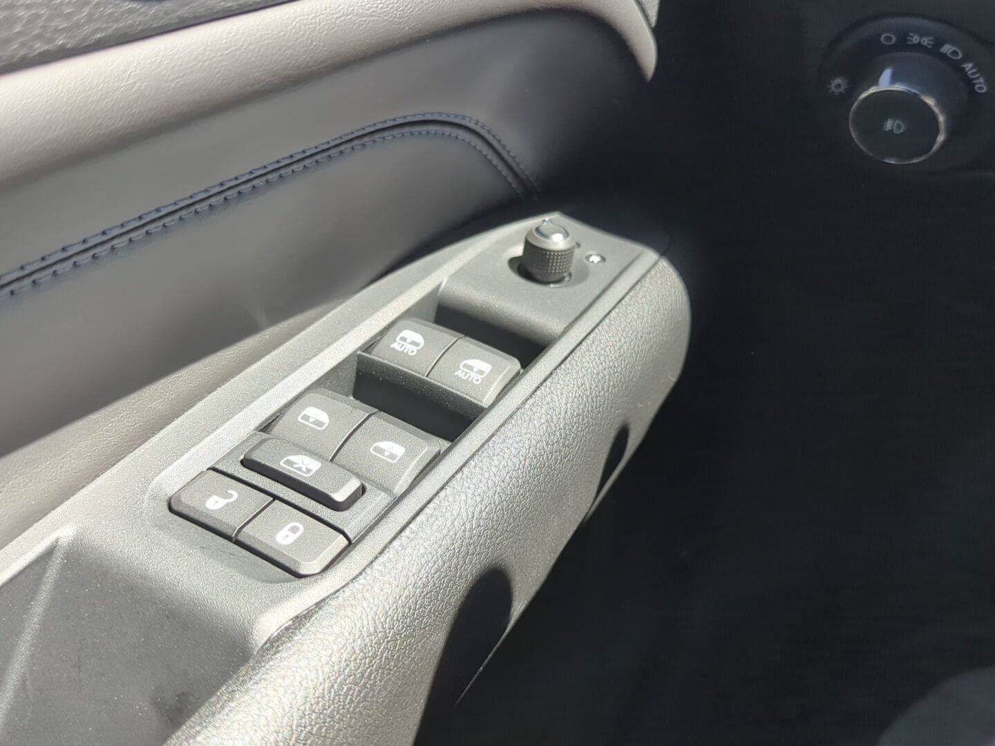 New 2026 Jeep Compass Latitude AWD/4WD image 13