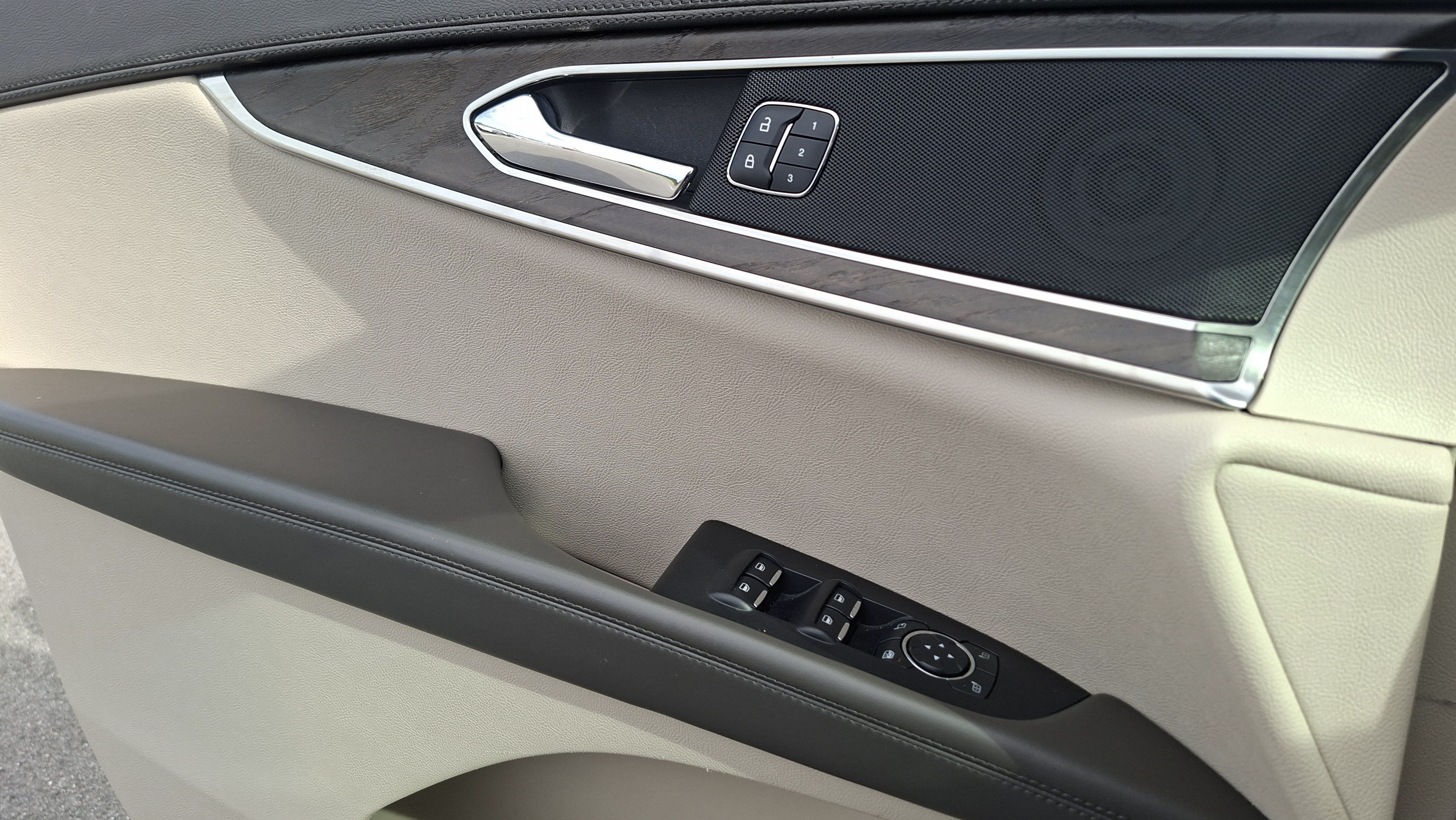 Used 2018 Lincoln MKX Reserve w/ Driver Assistance Package FWD image 16