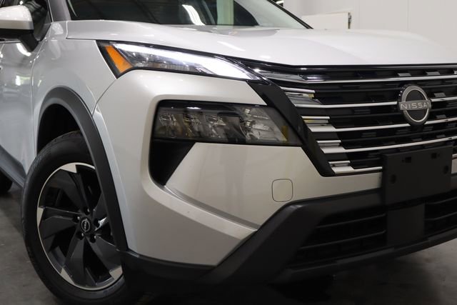 Used 2024 Nissan Rogue SV image 45