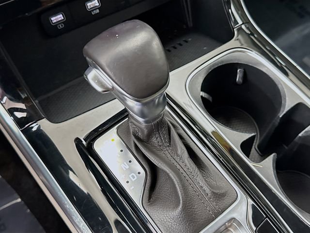 Used 2022 Kia Carnival EX image 18