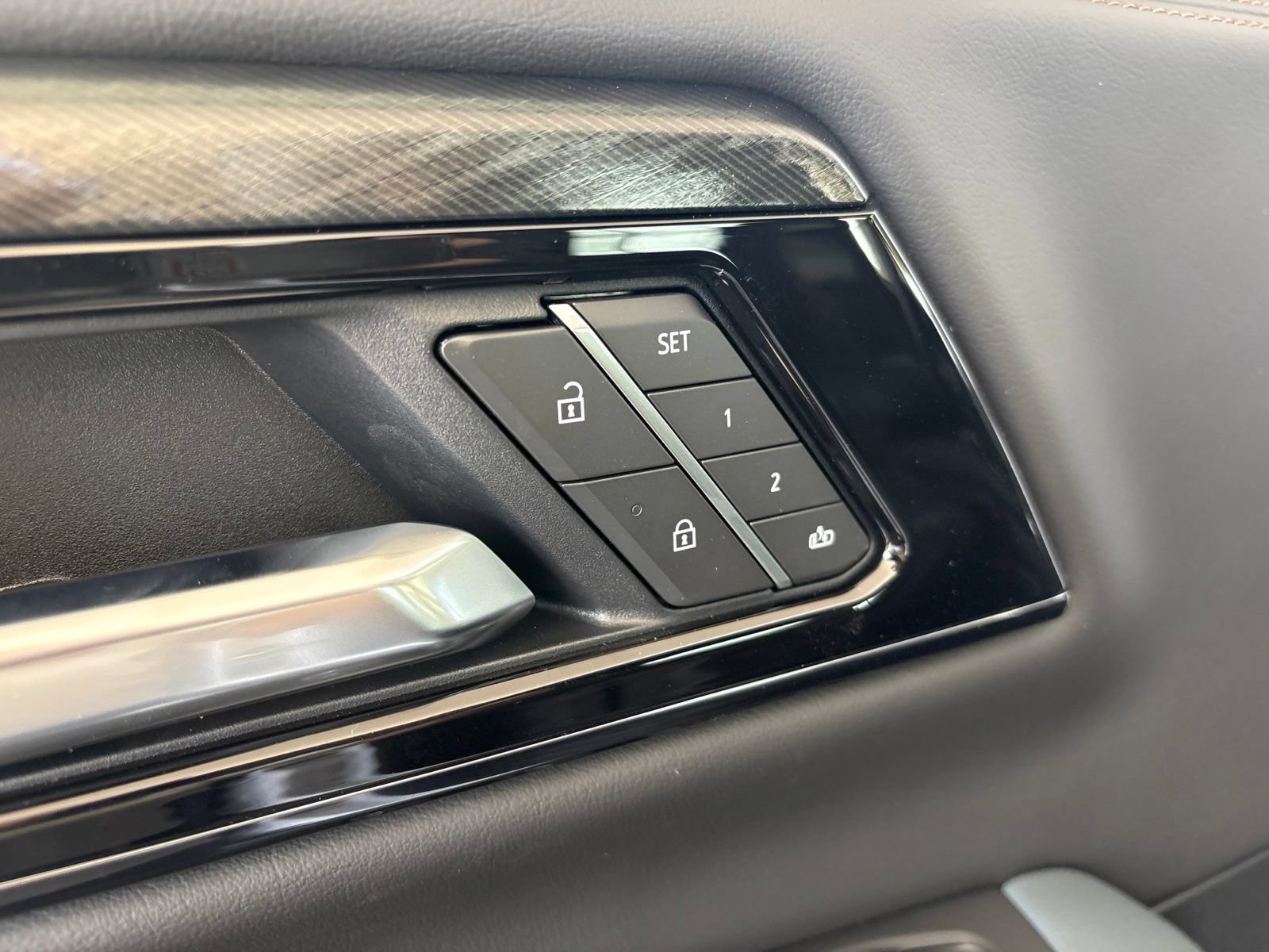 New 2026 GMC Yukon AT4 w/ AT4 Premium Package AWD/4WD image 14