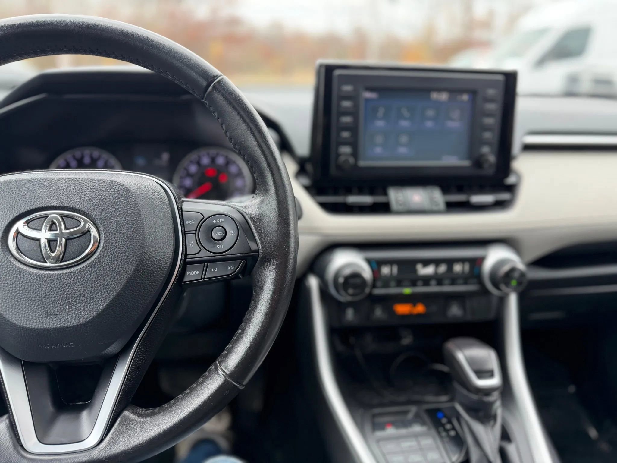 Used 2019 Toyota RAV4 XLE Premium image 16