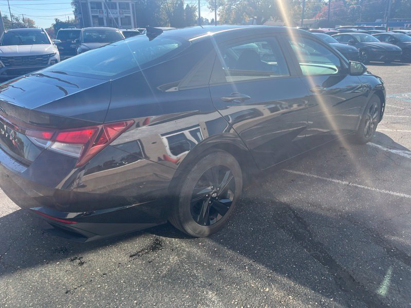 Used 2023 Hyundai Elantra SEL w/ Cargo Package FWD image 5