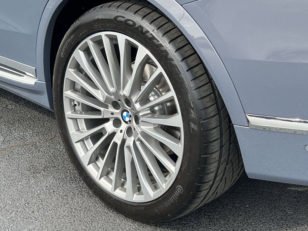 Used 2024 BMW X7 xDrive40i w/ Parking Assistance Package image 11