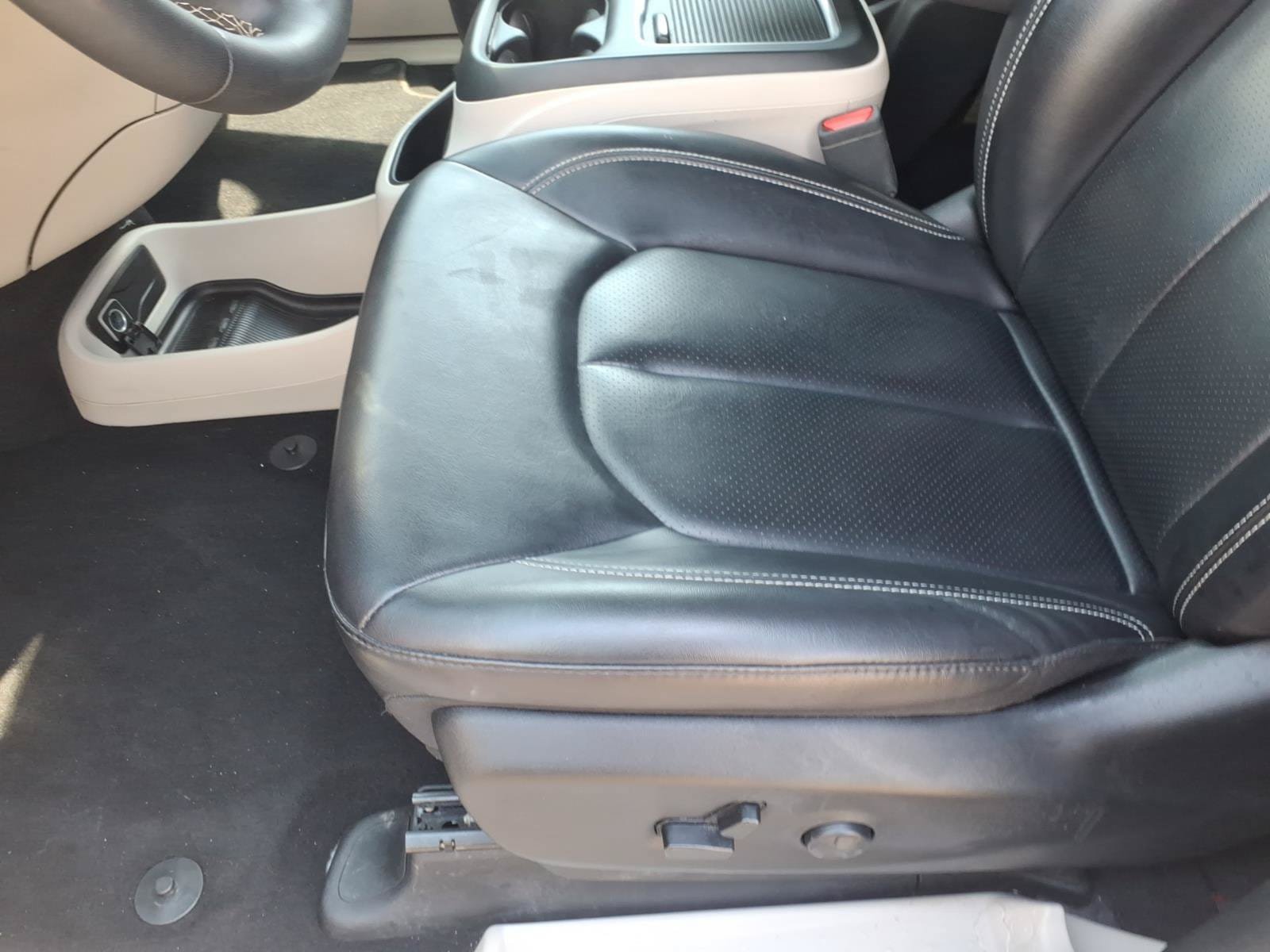 Used 2023 Chrysler Pacifica Touring-L FWD image 15