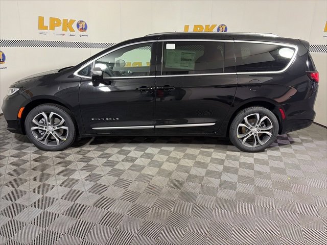 New 2026 Chrysler Pacifica Pinnacle image 8