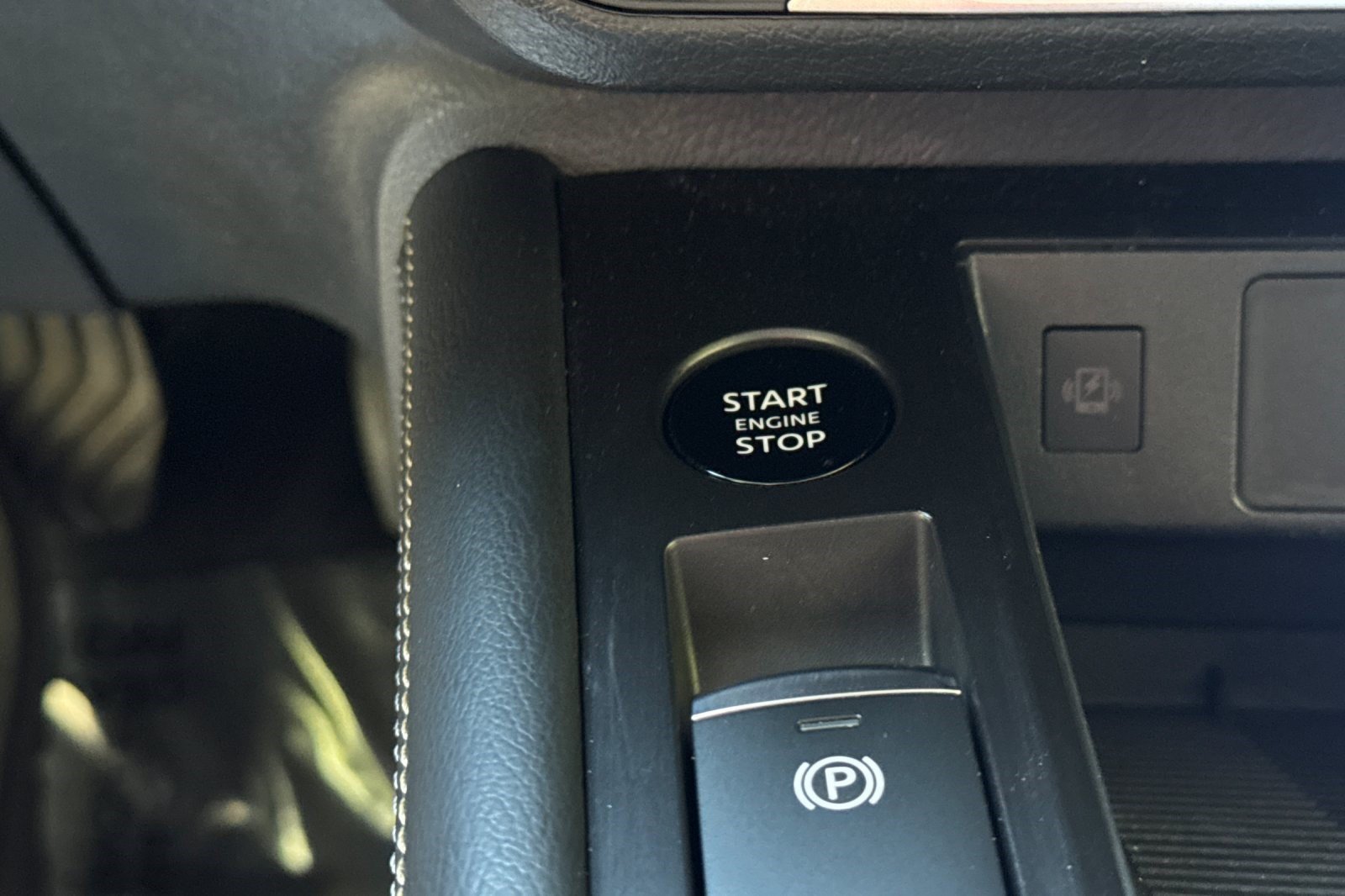 Used 2025 Nissan Kicks SV AWD/4WD image 16
