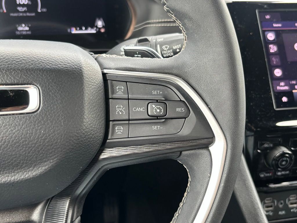 Used 2025 Jeep Grand Cherokee L Laredo AWD/4WD image 19