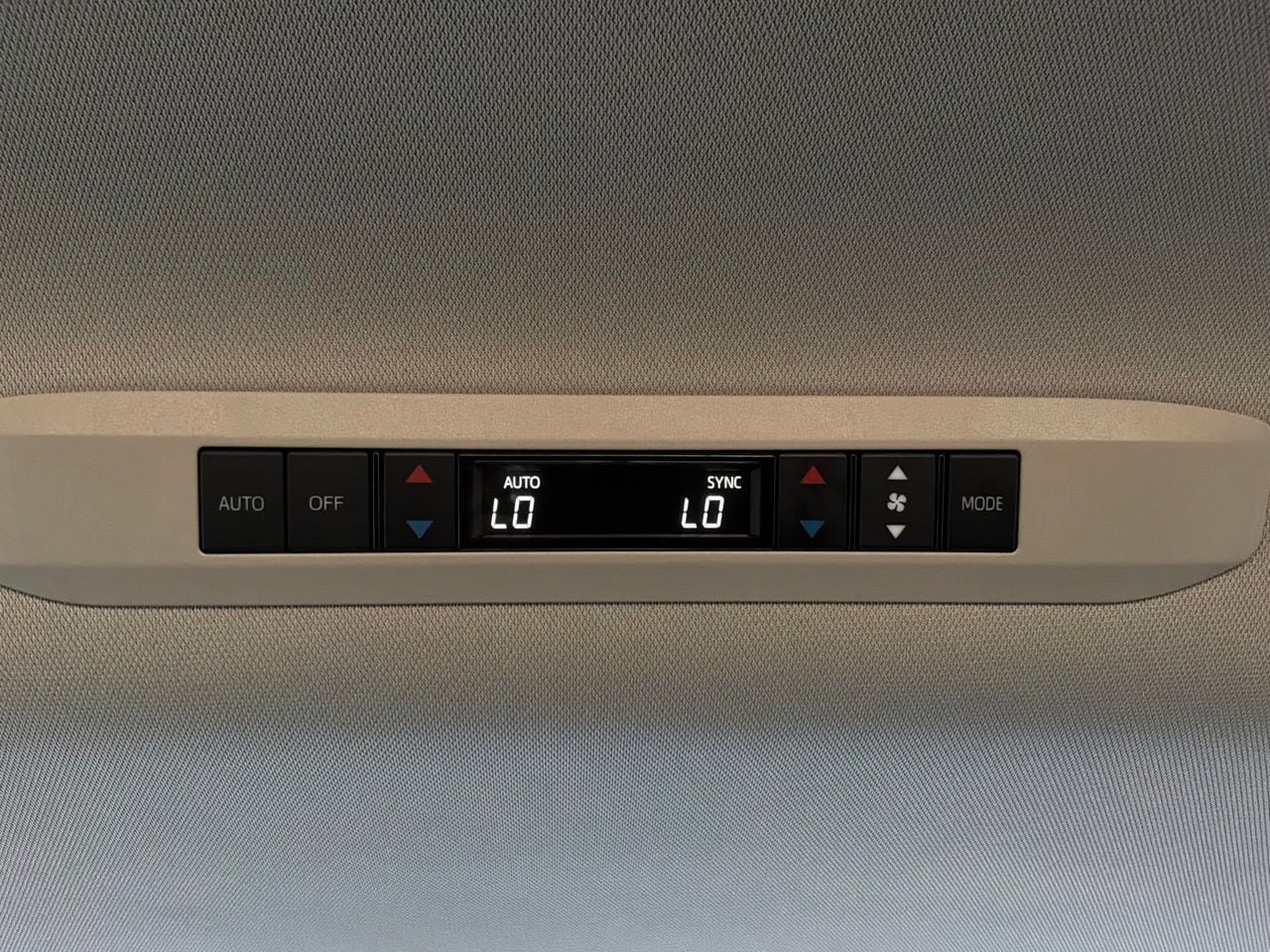 Used 2025 Toyota Sienna XLE FWD image 15