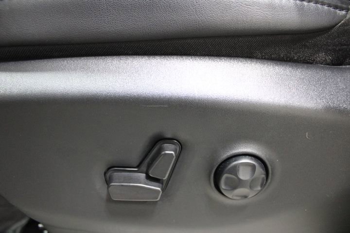 Used 2024 Chrysler Pacifica Touring-L image 36