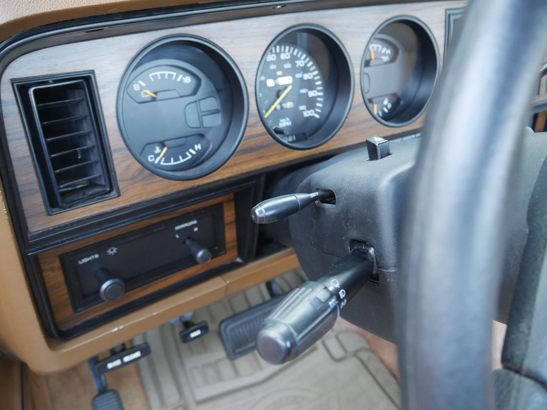 Used 1992 Dodge D/W Truck 150 RWD image 60