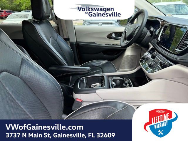 Used 2024 Chrysler Pacifica Limited FWD image 10