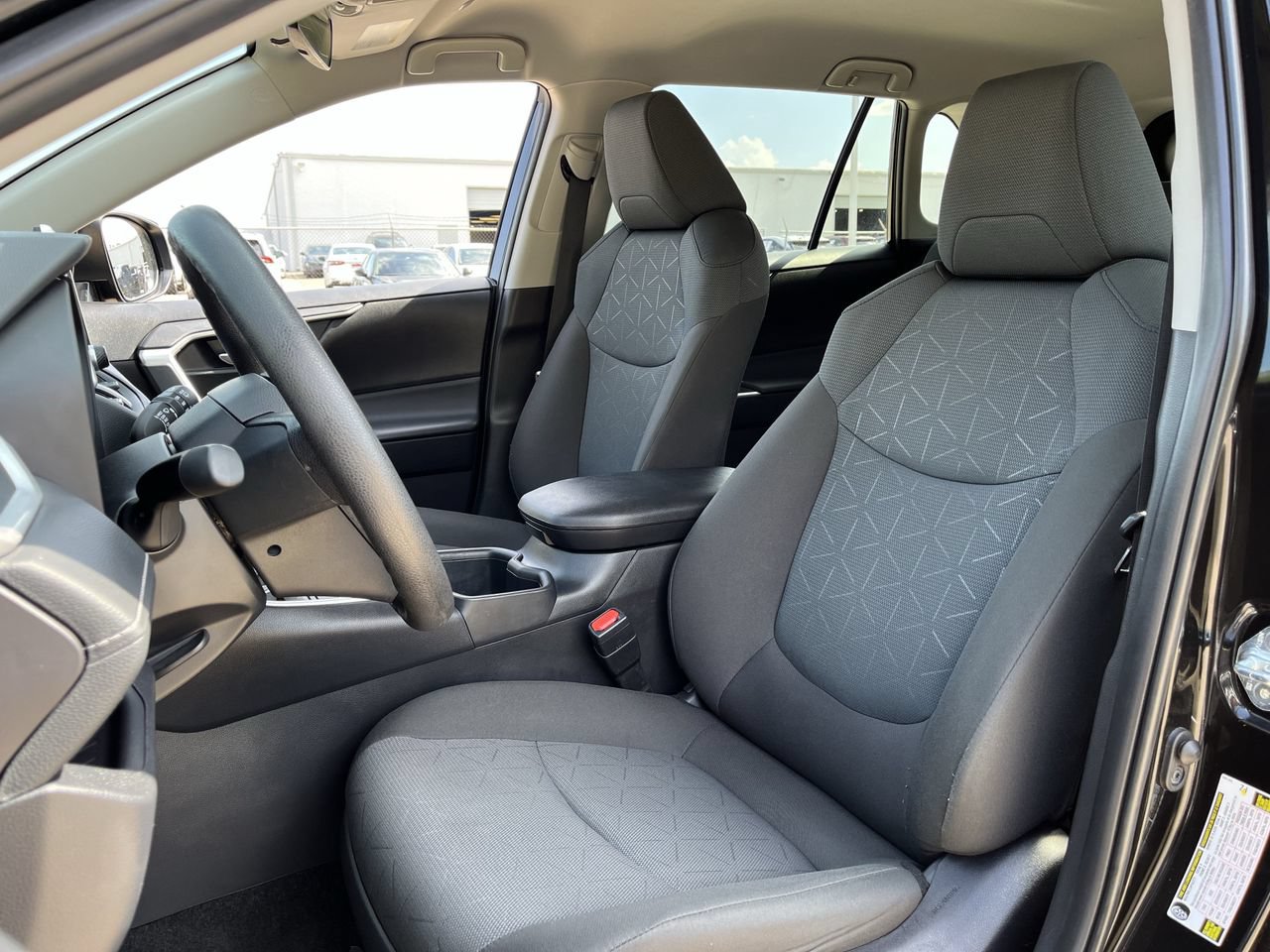 Used 2025 Toyota RAV4 XLE FWD image 23