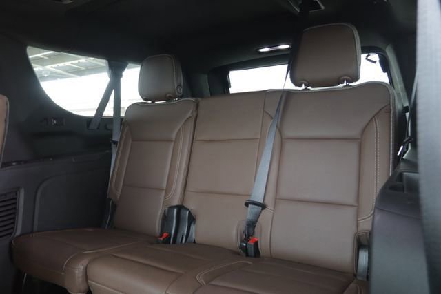 Used 2024 Chevrolet Suburban High Country image 32
