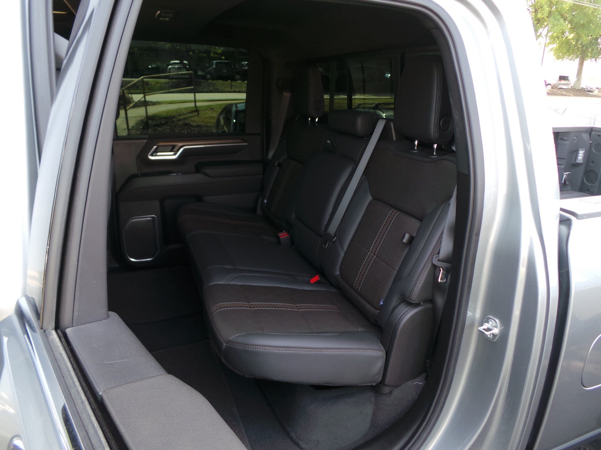 Used 2025 Chevrolet Silverado 3500 High Country w/ High Country Premium Package AWD/4WD image 15