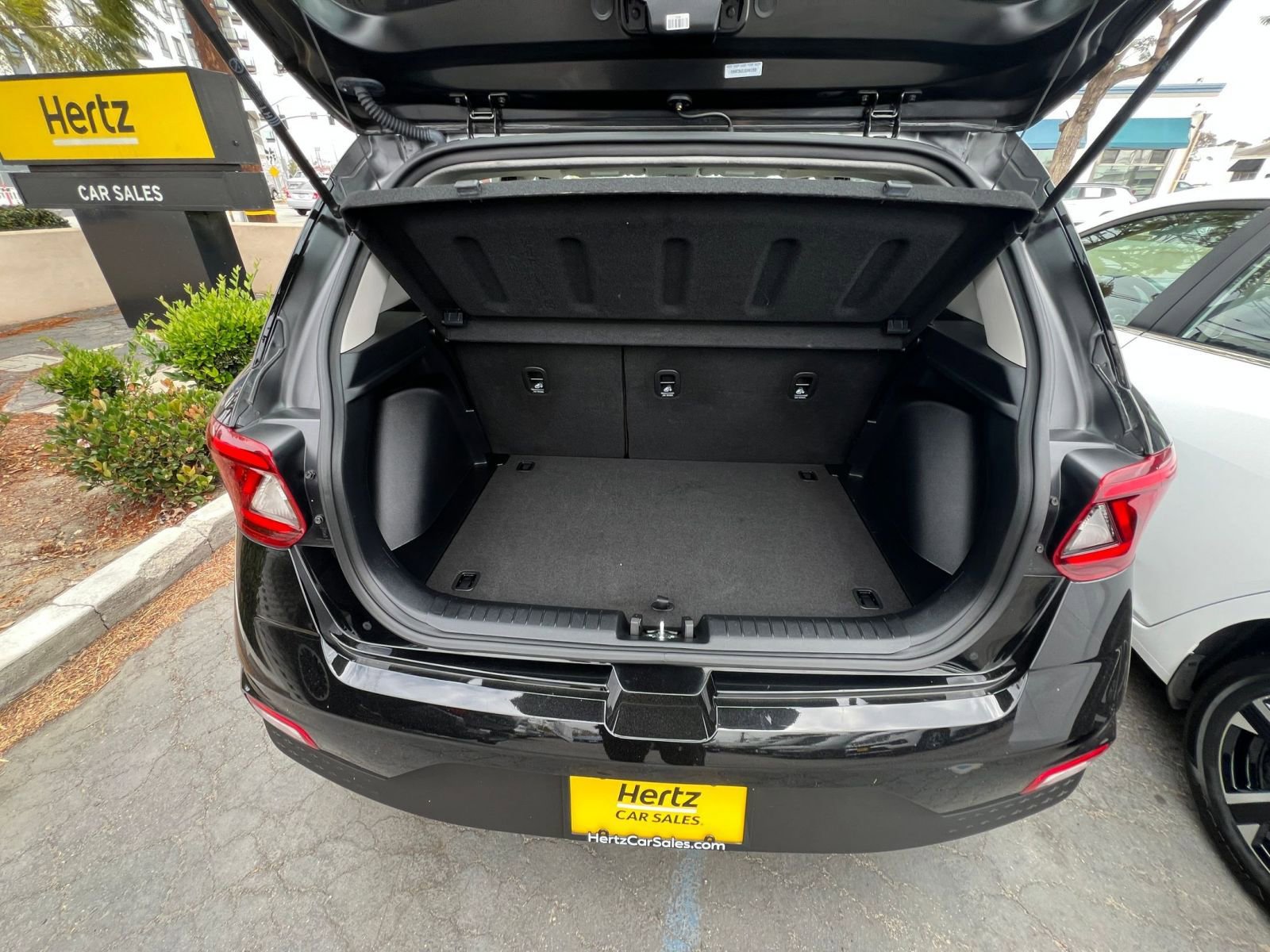 Used 2025 Hyundai Venue SEL FWD image 36