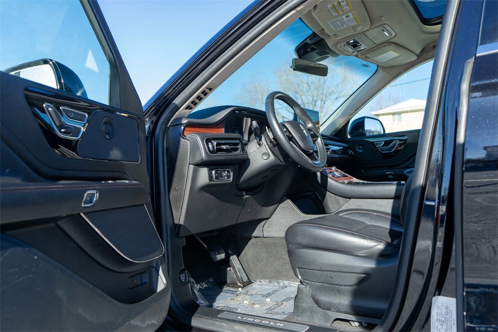 Used 2024 Lincoln Aviator Reserve AWD/4WD image 14