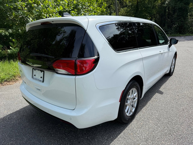 New 2026 Chrysler Voyager LX image 7