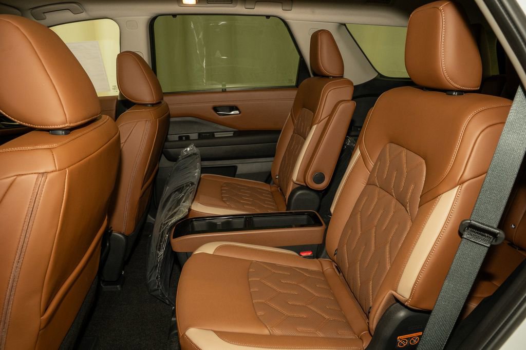 New 2026 Nissan Pathfinder Platinum image 11