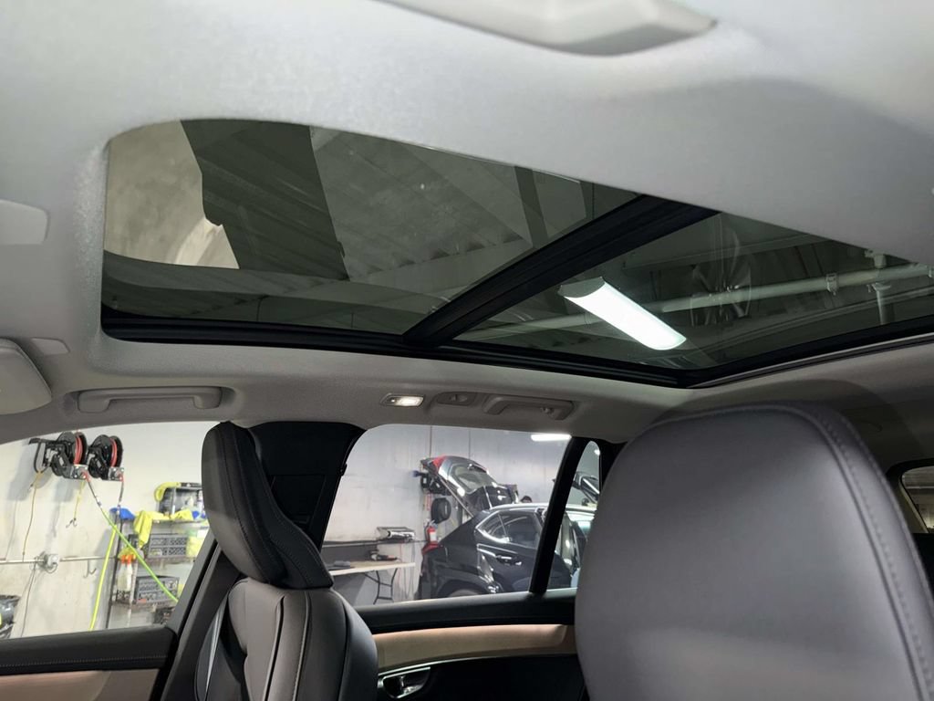 Certified 2025 Volvo XC90 T8 Plus w/ Protection Package Premier AWD/4WD image 22