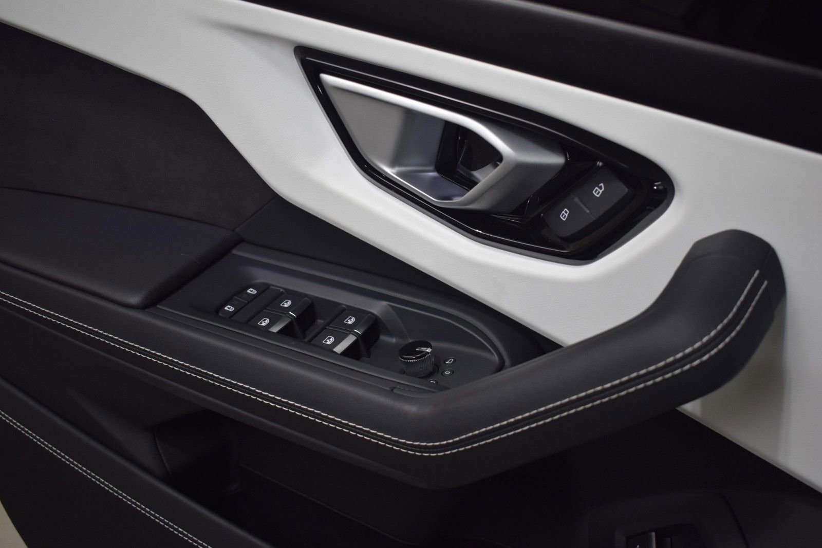 Used 2024 Lamborghini Urus S image 39