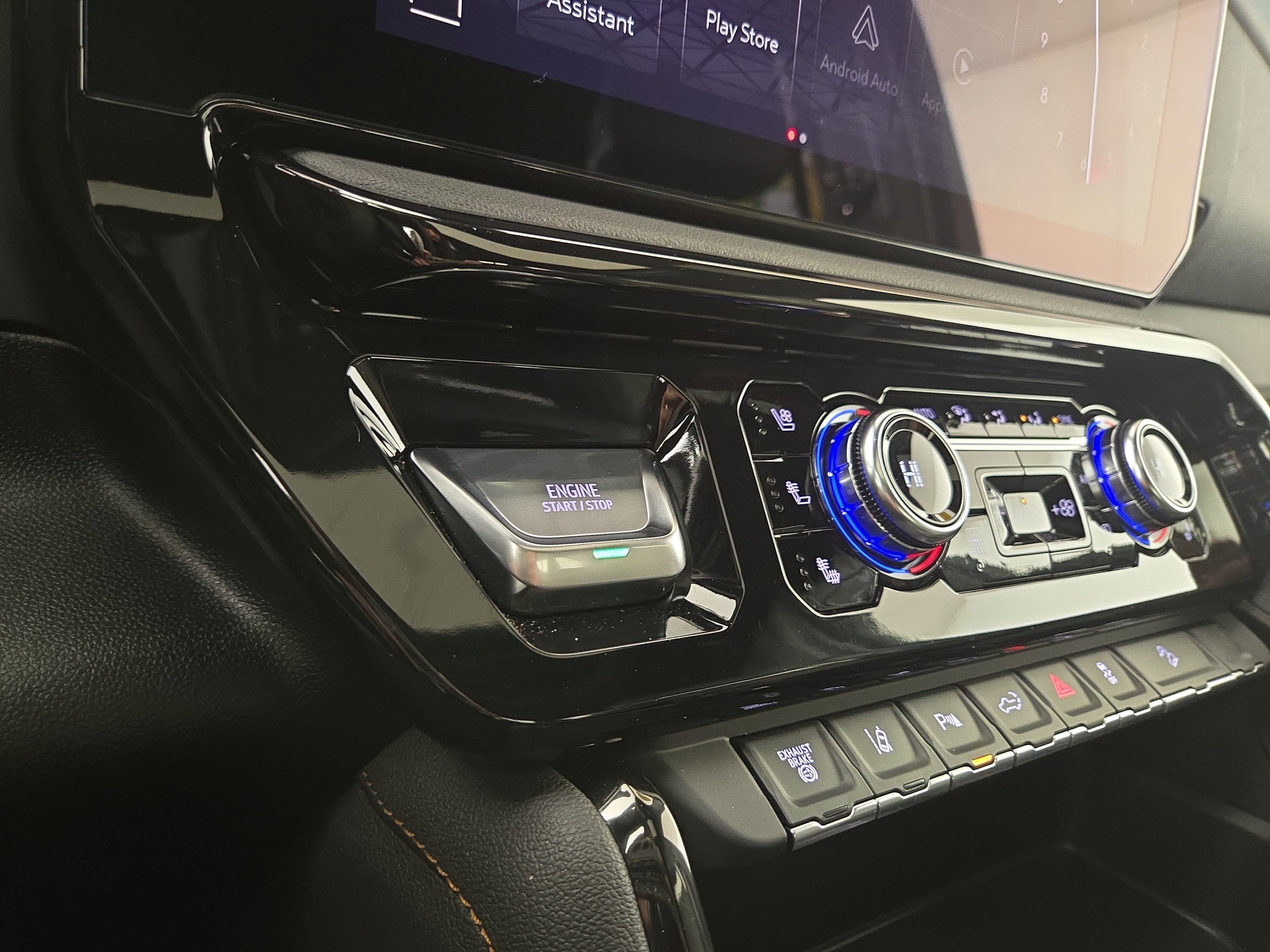 Certified 2025 GMC Sierra 2500 AT4 w/ Technology Package image 25