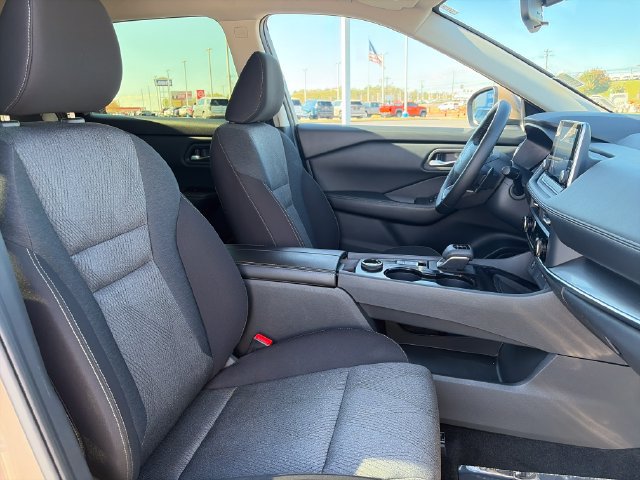 Used 2025 Nissan Rogue SV AWD/4WD image 12