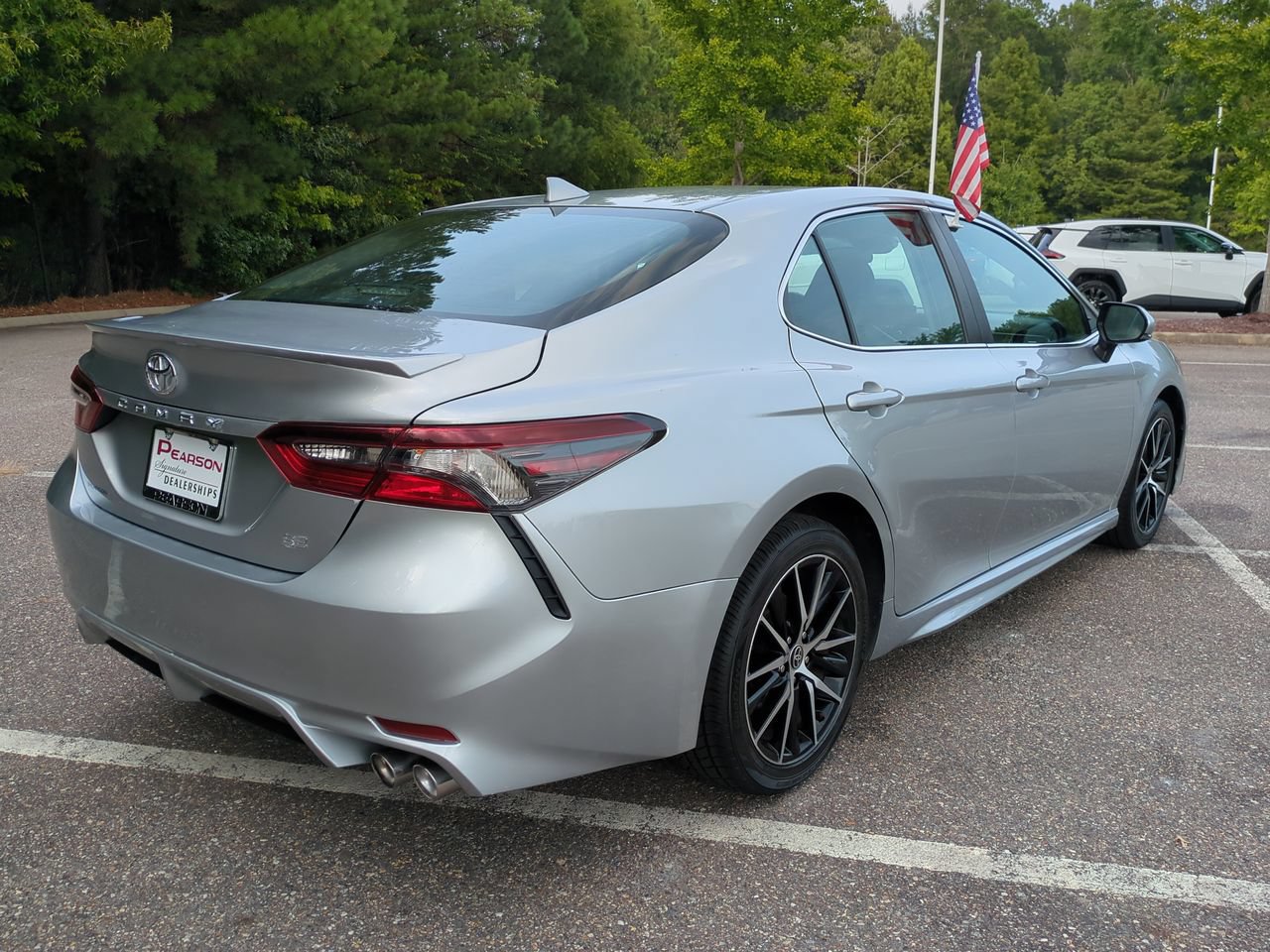 Used 2024 Toyota Camry SE FWD image 4