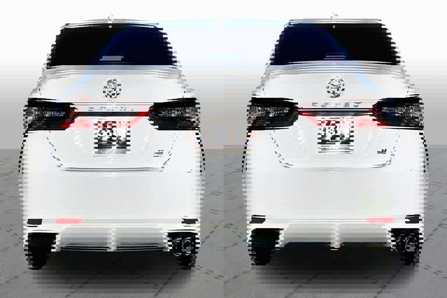 Used 2023 Toyota Camry SE image 4