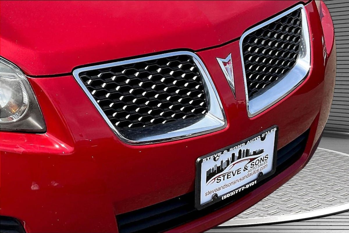 Used 2010 Pontiac Vibe w/ Preferred Package FWD image 30