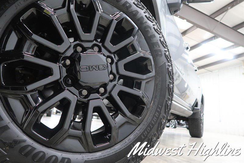 Used 2025 GMC Sierra 2500 Denali w/ Denali Reserve Package AWD/4WD image 3