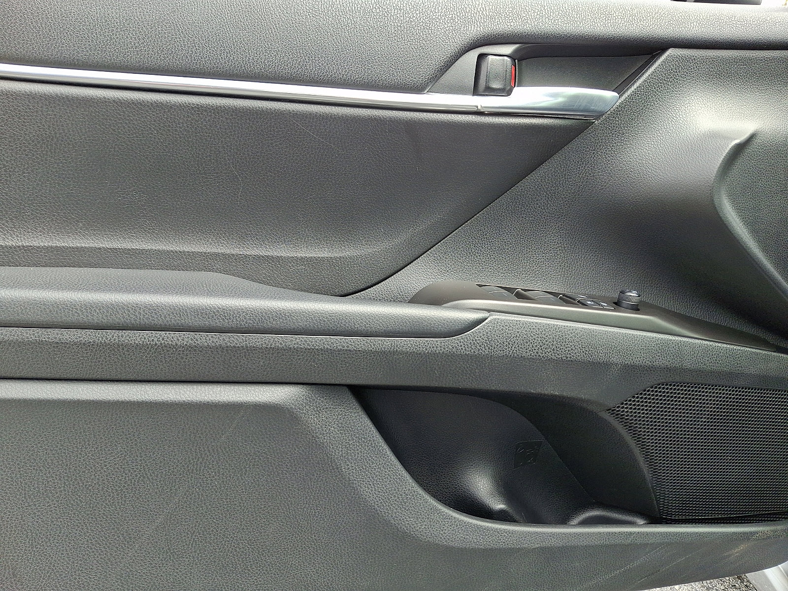 Used 2024 Toyota Camry SE image 11