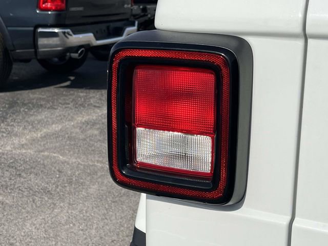 Used 2020 Jeep Wrangler Unlimited Sahara image 10