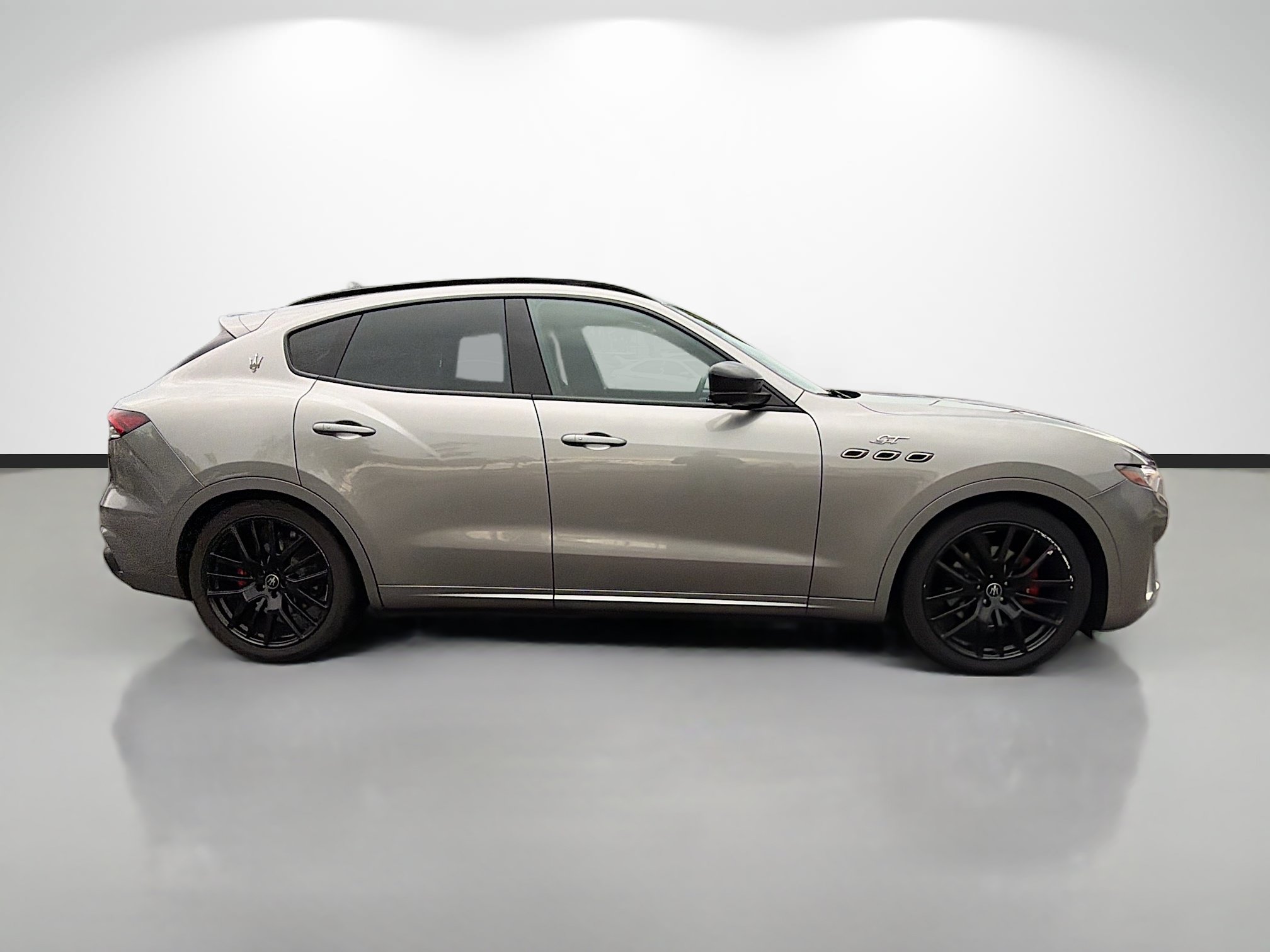 Used 2022 Maserati Levante GT AWD/4WD image 2