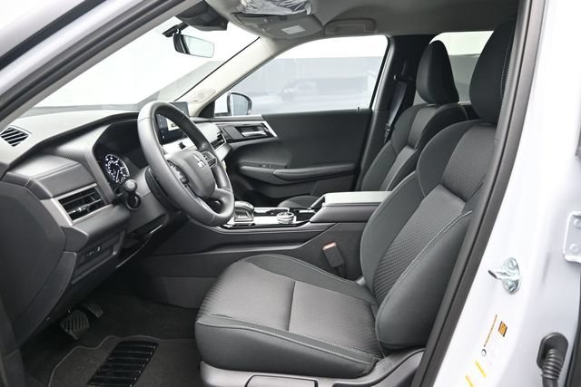 New 2026 Mitsubishi Outlander ES FWD image 7