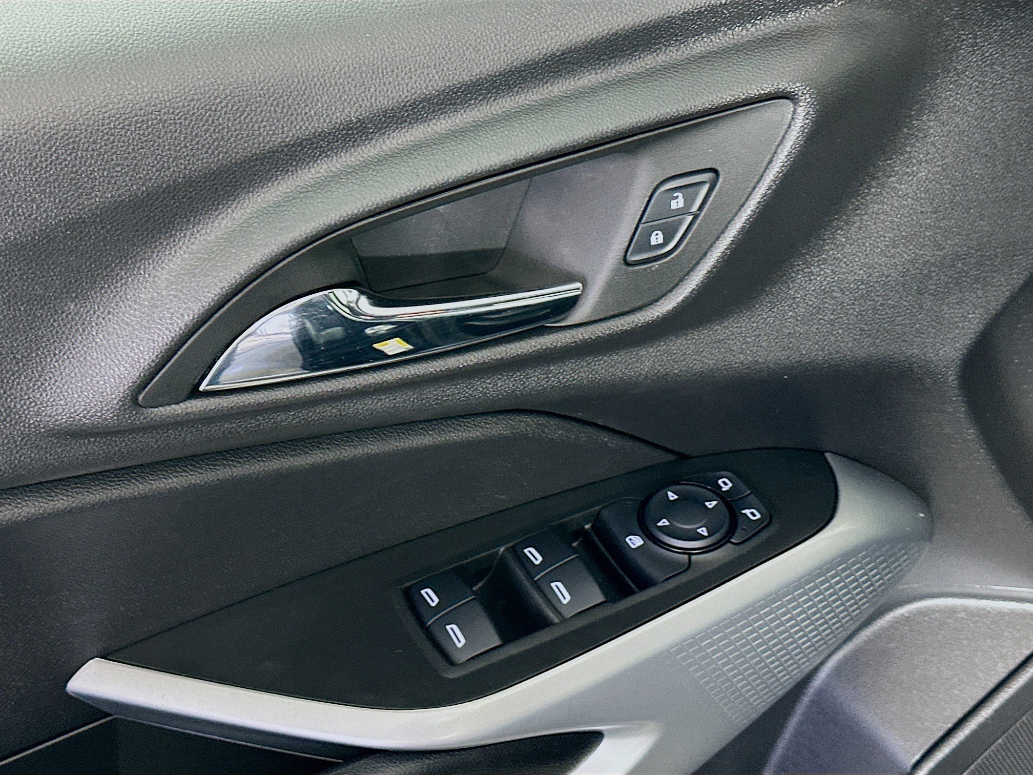 Used 2025 Chevrolet Trax LS w/ Driver Confidence Package image 15