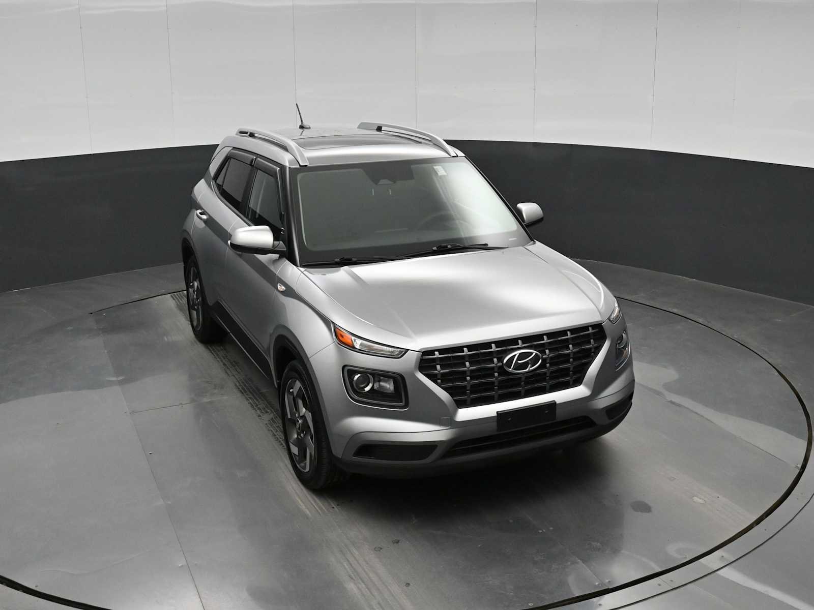 Used 2024 Hyundai Venue SEL FWD image 24
