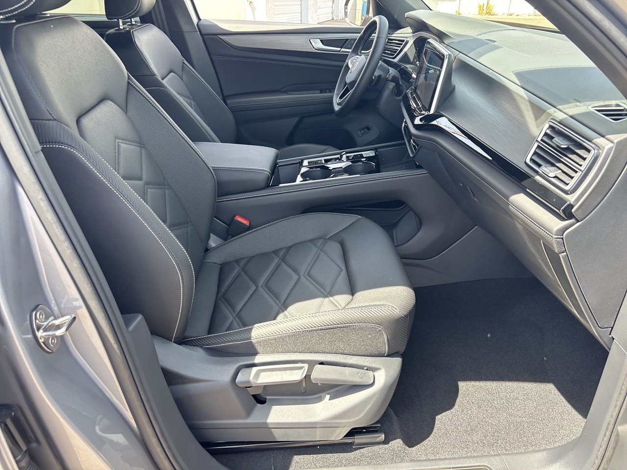 New 2026 Volkswagen Atlas Cross Sport SE FWD image 8