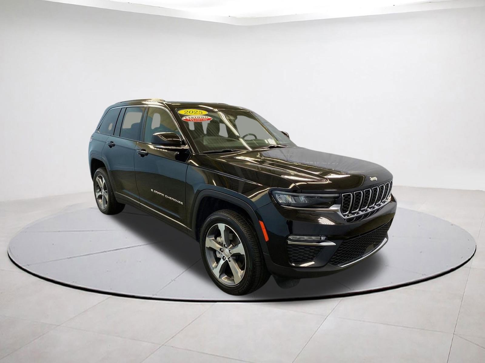 Certified 2025 Jeep Grand Cherokee Limited AWD/4WD image 1